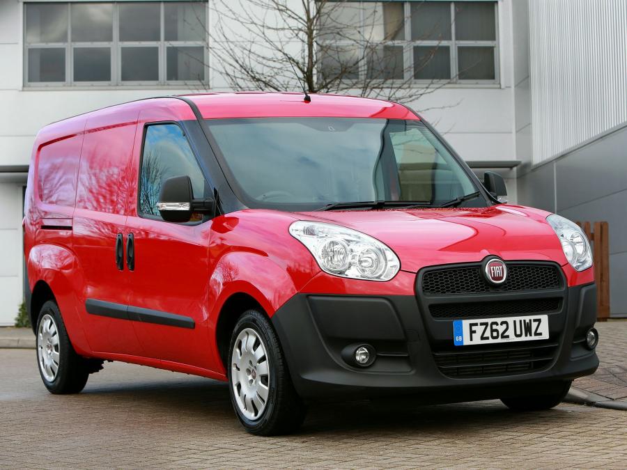  Fiat Doblo Cargo Maxi 2010 года  (UK) (фото 2 из 2)
